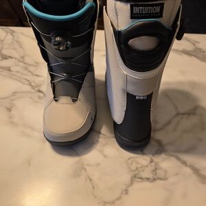 K2 Contour, Wonen's Snowboard Boots Black and white, new without box